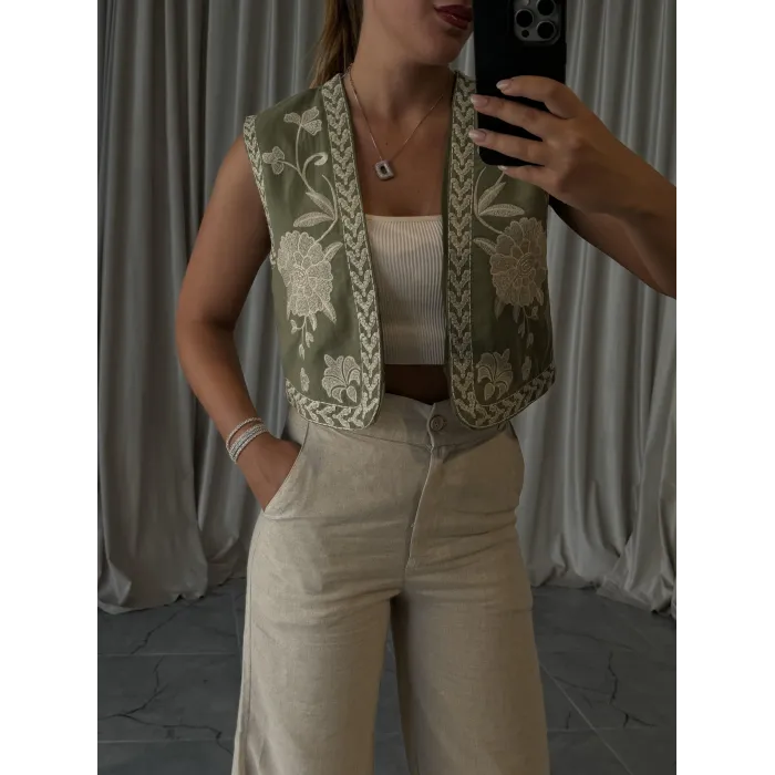 Yeşil Renk Nakış İşlemeli Keten Yelek