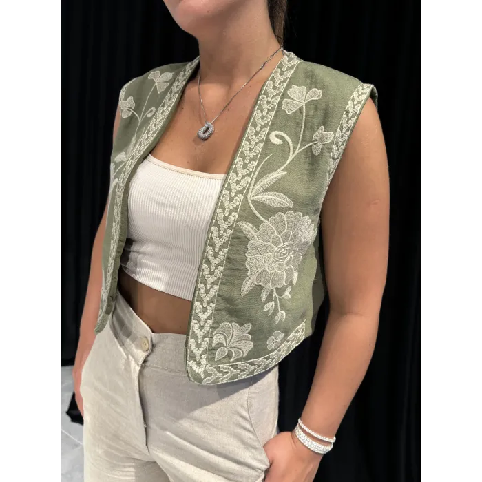 Yeşil Renk Nakış İşlemeli Keten Yelek