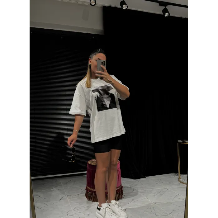 Zincir Detaylı Beyaz Tişört