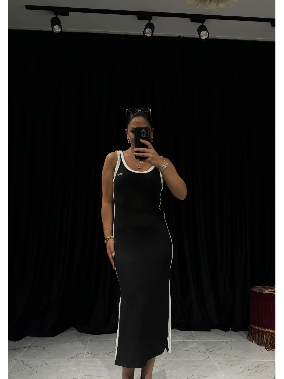 Siyah Askılı Çizgi Detaylı Elbise