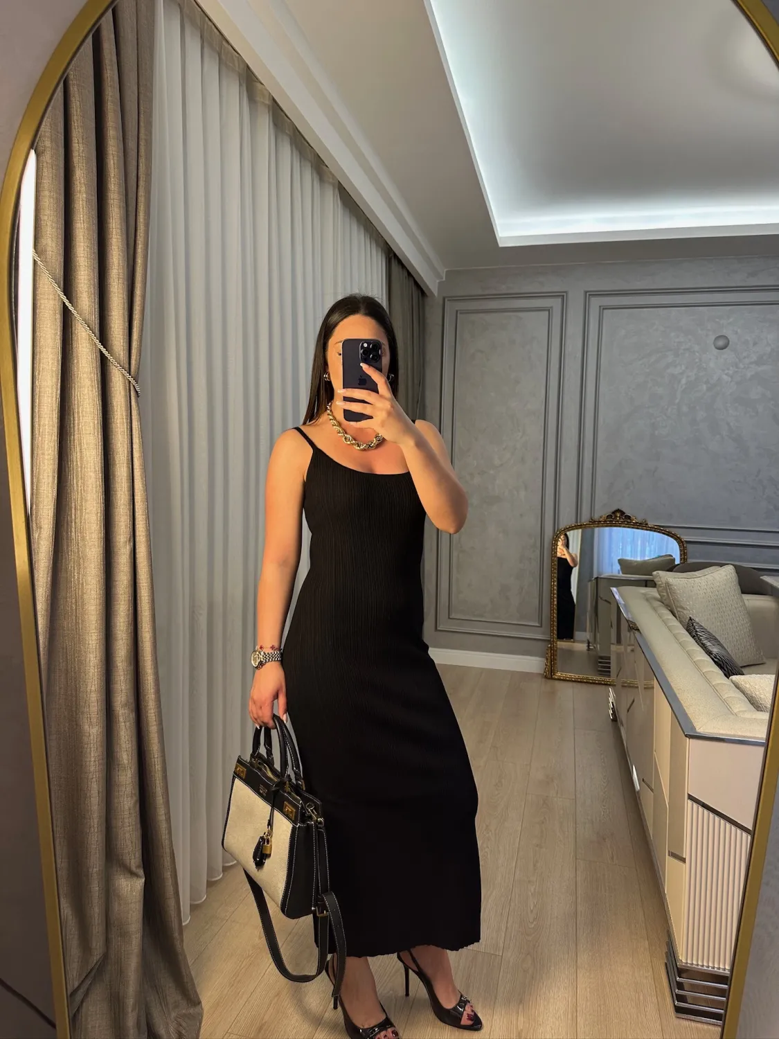 Siyah Askılı Elbise