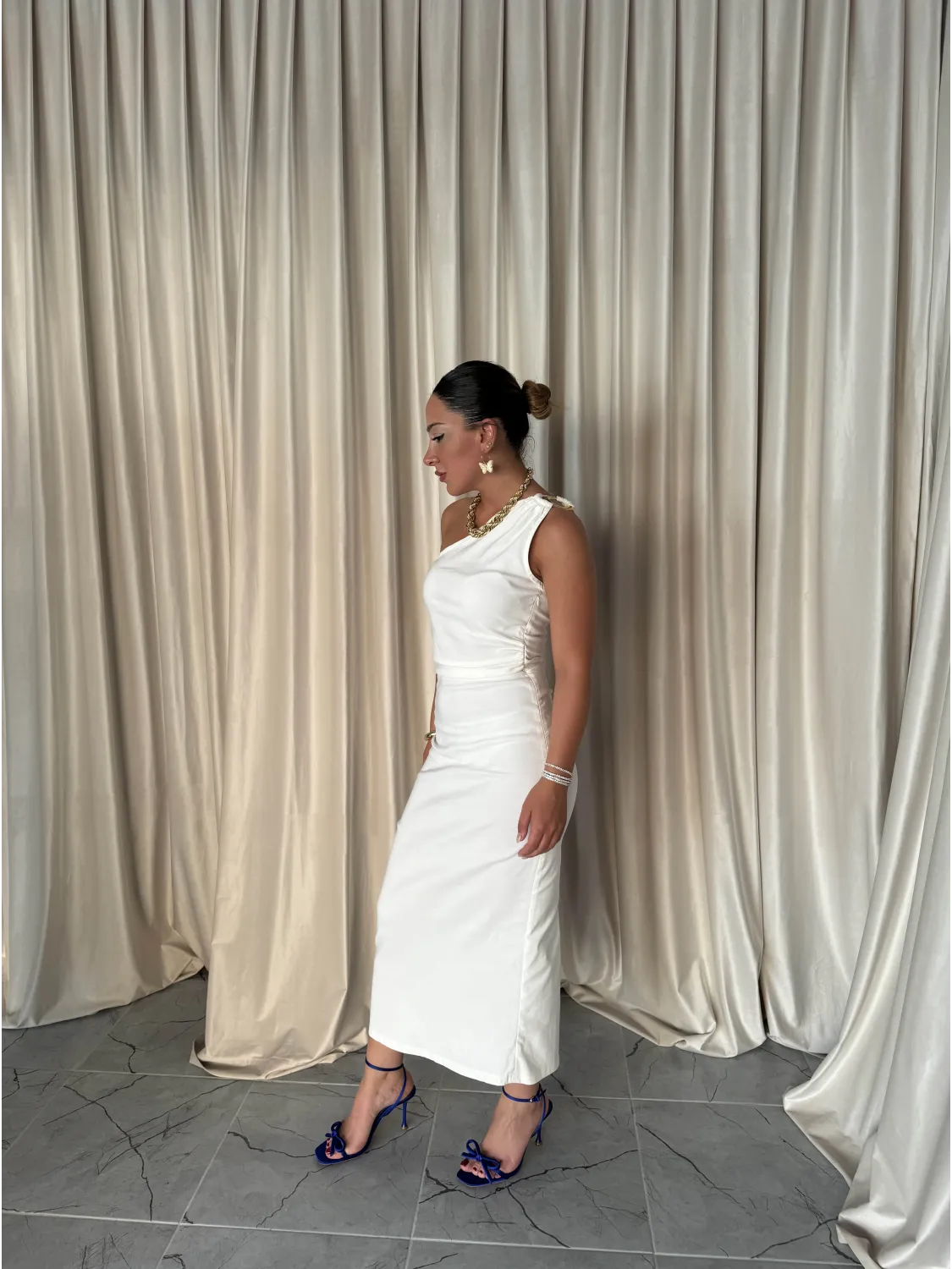 Tek Omuzlu Toka Detaylı Ekru Elbise