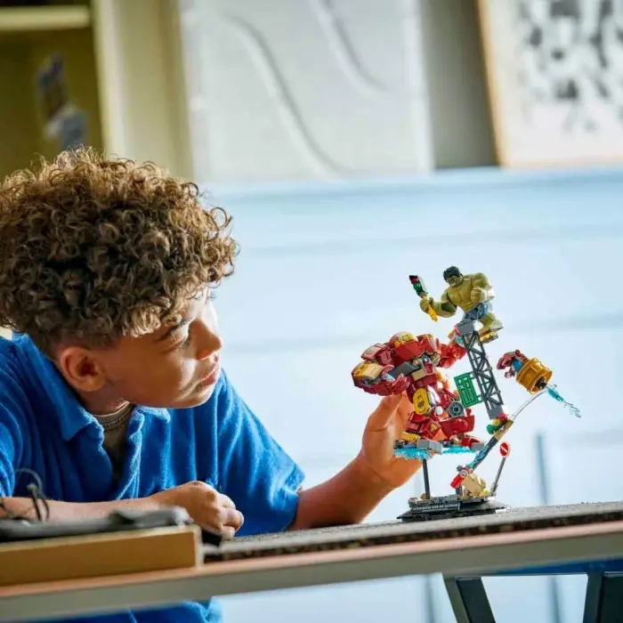 76343 Efsanevi Savaş: Hulkbuster, Hulka Karşı 413 parça +9 yaş