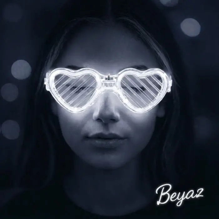 Beyaz LED Işıklı Kalp Gözlük – 3 Modlu Parti