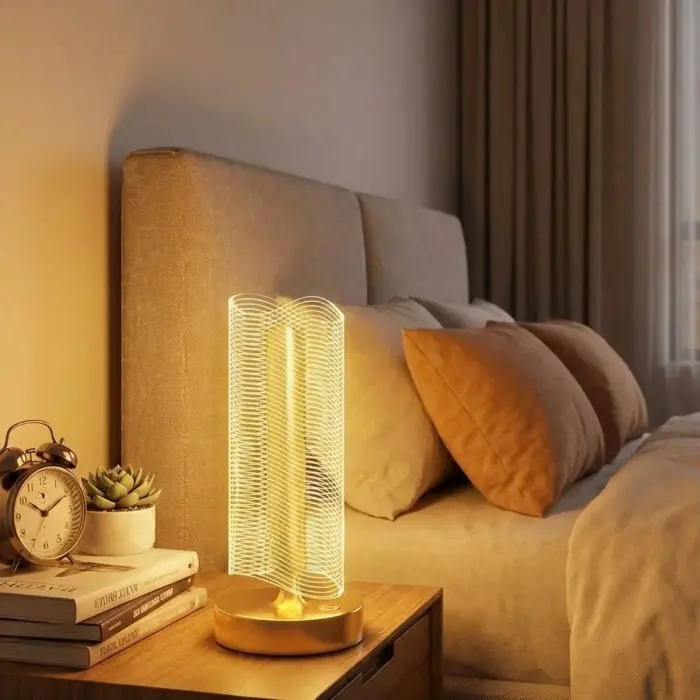 Dalgalı Silindirik Kristal Çizgili Model Led Masa Lambası – Gold Tabanlı, Dokunmatik, 3 Renk Işık Modlu, Şarjlı Modern Dekoratif Gece Lambası Bx40