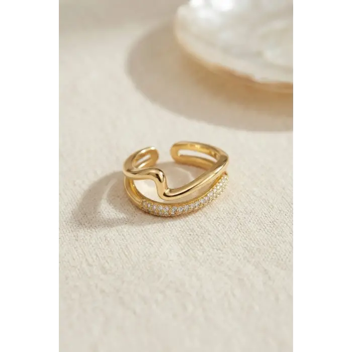Gold Renk Dalgalı ve Zirkon Taşlı Model Kadın Yüzük