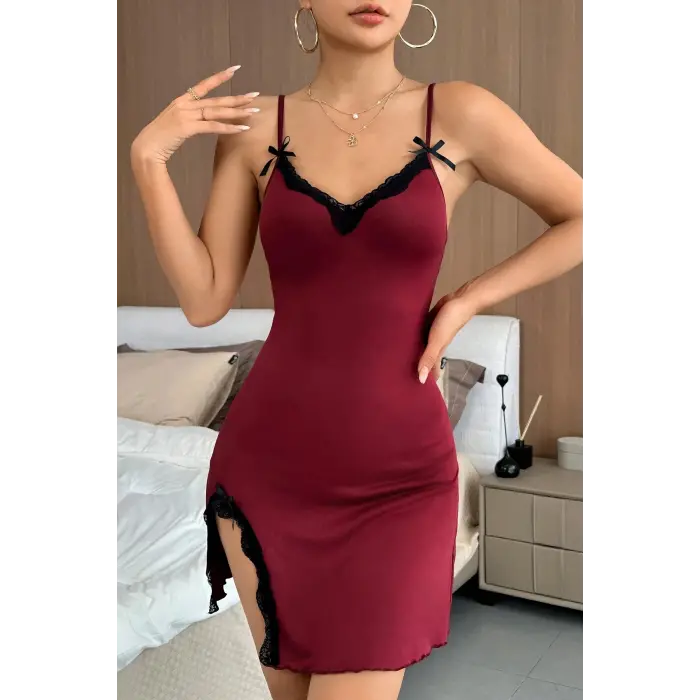 Kadın Bordo Bacak Yırtmaçlı Siyah Dantelli ve Fiyonklu Şık Gecelik H110492