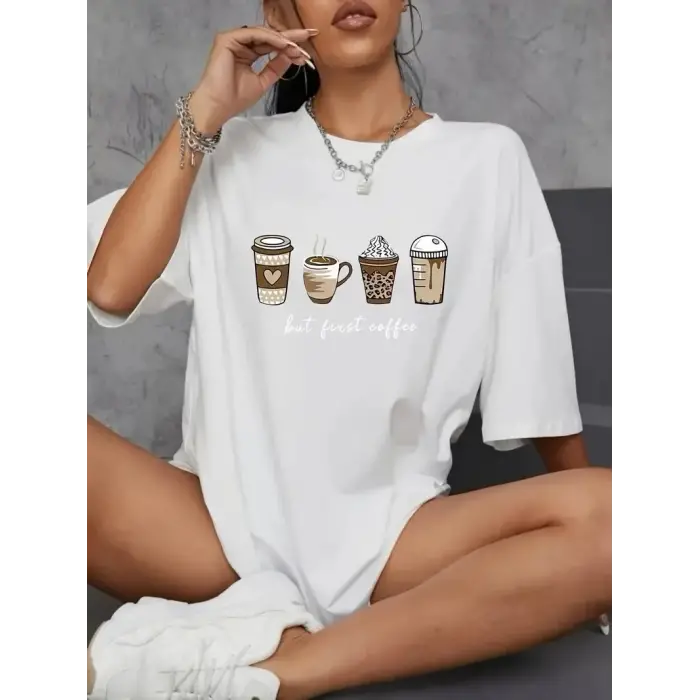 Kadın Kahve Desen Baskılı Tişört Kısa Kol Bisiklet Yaka Oversize T-Shirt - Beyaz