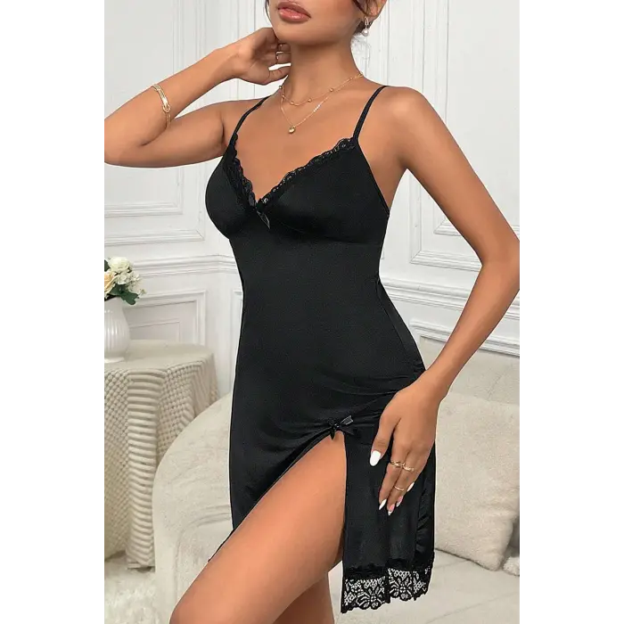 Kadın Siyah Dantelli Fiyonklu ve Yırtmaçlı Şık Gecelik H110475
