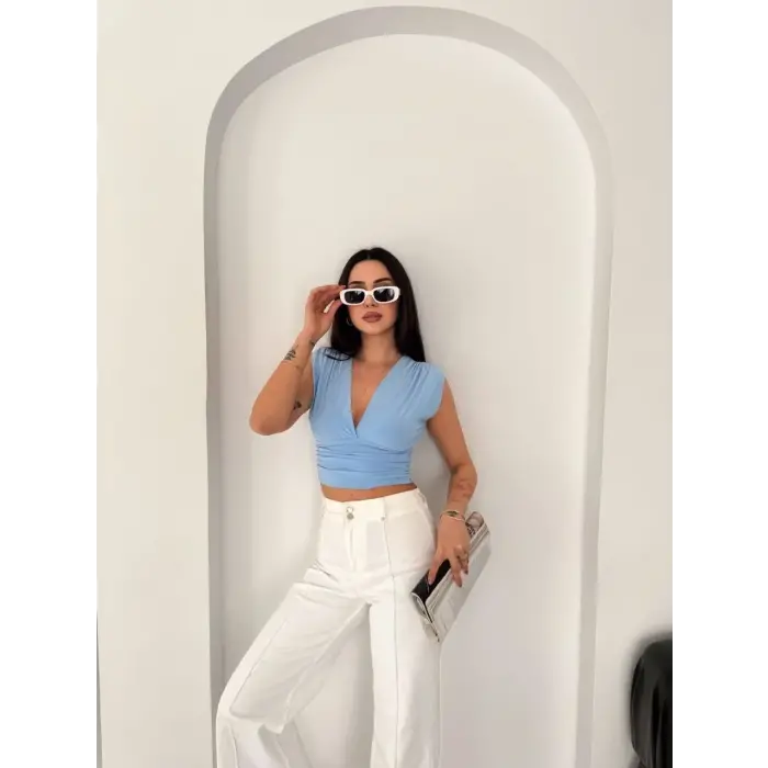 Kadın Vatkalı Kolsuz V Yaka Drapeli Crop Bluz Likralı Fit - Bebek Mavisi