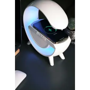 Beyaz Bluetooth Hoparlörlü Masa Lambası, Kablosuz Şarj Özellikli ve 2 Saat Dinleme Süresi