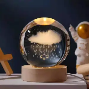 Işıklı Kristal Cam Küre - Yağmur Bulutu Tasarımlı - Ahşap Altlıklı - USB Gece Lambası