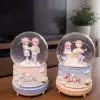 Orta Boy Romantik Çift Temalı Kar Küresi