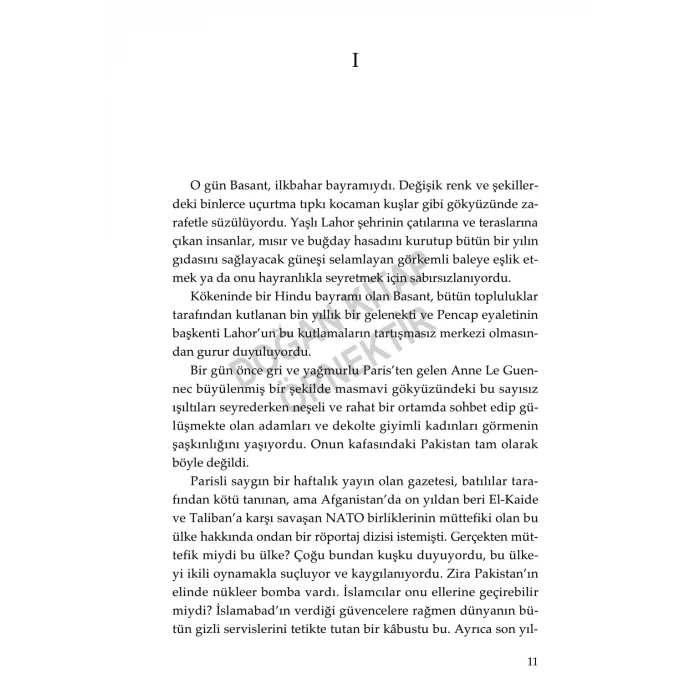 Pak İnsanlar Ülkesinde [Paperback] [Mar 12, 2025] Kenize Mourad and Süleyman Doğru