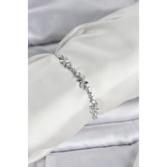 Gümüş Renk Yonca Model Zirkon Taşlı Asansörlü Kadın Bileklik