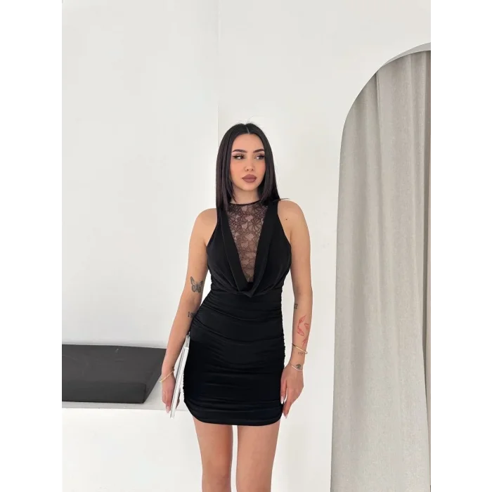 Kadın Dantel Detaylı Derin Dekolte Drapeli Mini Elbise Şık Kolsuz - Siyah
