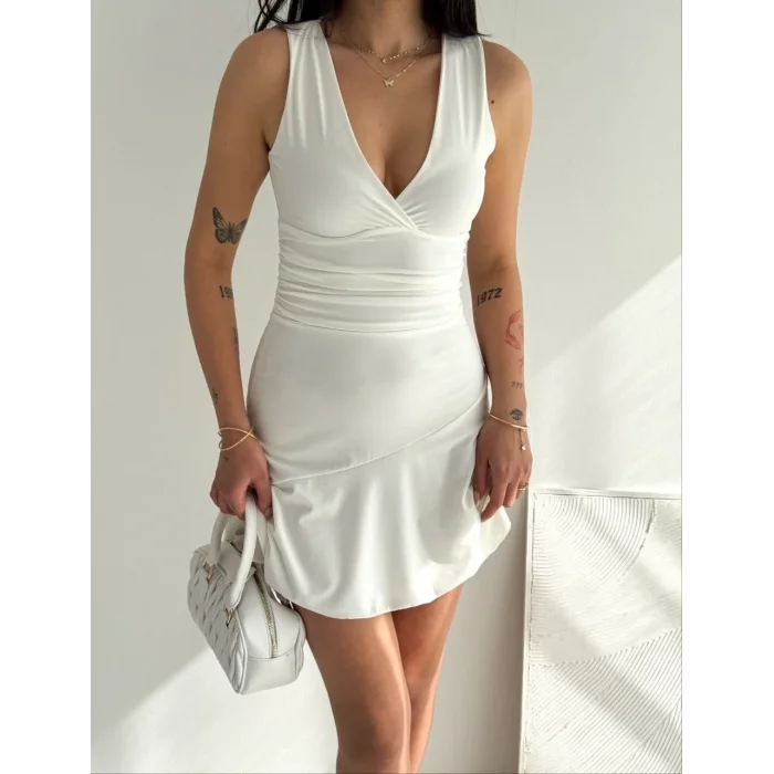 Kadın Derin V Yaka Sırt Dekolteli Mini Elbise Drapeli Şık Kolsuz - Beyaz