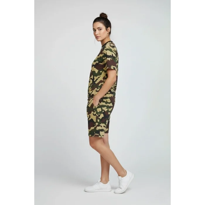 Kadın Kamuflaj Desenli Tişört Şort Takım – Günlük Rahat Kesim Yazlık 2’li Kombin - Kamuflaj
