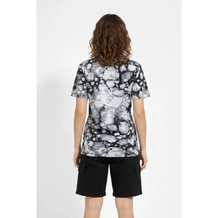 Kadın Siyah Gri Taş Desenli Tişört – Regular kalıp, Bisiklet Yaka, Dijital Baskılı Modern Tasarım T-Shirt - Siyah