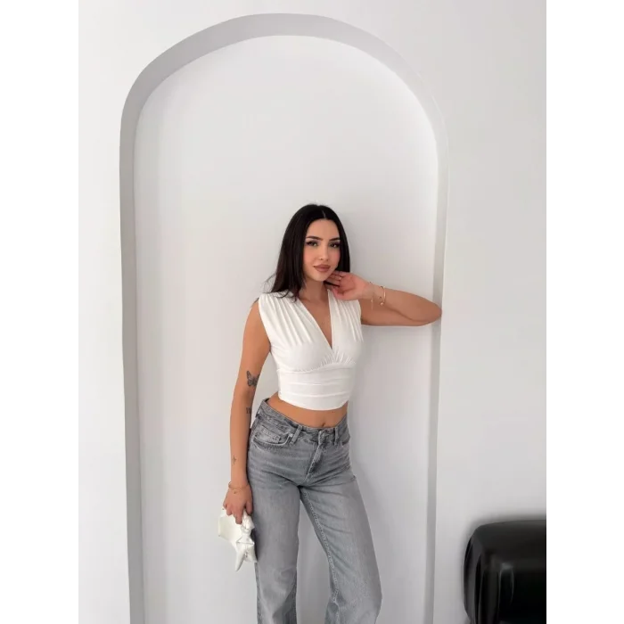 Kadın Vatkalı Kolsuz V Yaka Drapeli Crop Bluz Likralı Fit - Beyaz