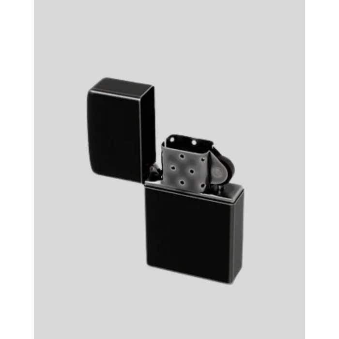 Metal Gövdeli Tasarım Çakmak Mat Yüzeyli ve Ergonomik Tutma Özellikli