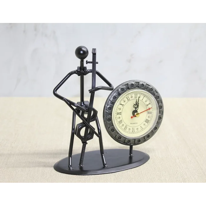 Metal Saatli Keman Çalan Müzisyen Alk4333