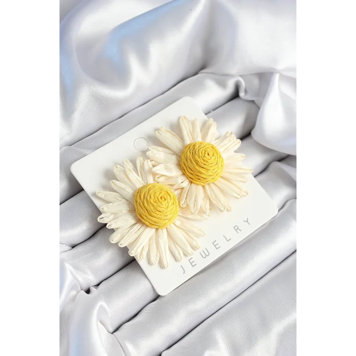 Papatya Model Beyaz Ve Sarı Renk Kadın Küpe