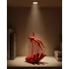 3D El Üzerinde İnsan Figürü Kırmızı Sanatsal Masa Üstü Dekor 12x18 cm