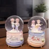 Orta Boy Romantik Çift Temalı Kar Küresi