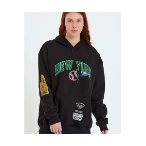 Kadın Oversize Kapüşonlu Cepli Ön Kol Baskılı 3 İplik Pamuklu Hoodie Sweatshirt - Siyah