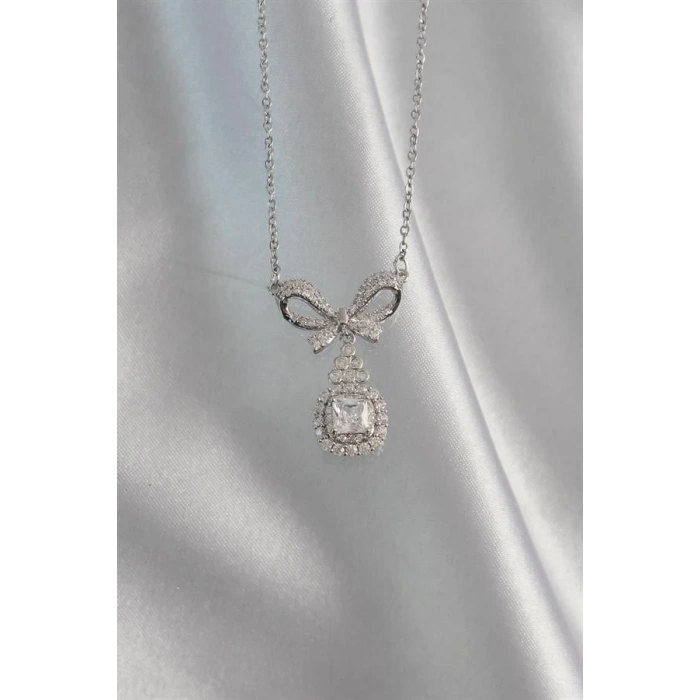 316L Çelik Gümüş Renk Fiyonk Detay Zirkon Taşlı Tektaş Kolye