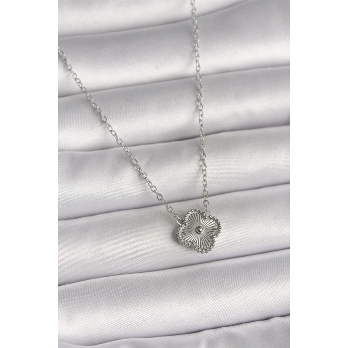 316L Çelik Gümüş Renk İşleme Detaylı Yonca Model Kadın Kolye