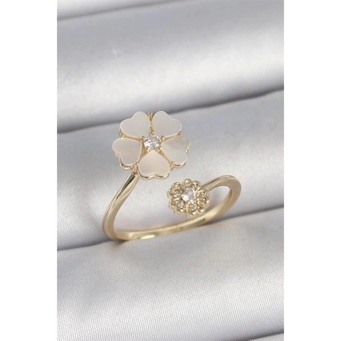 Pirinç Gold Renk Beyaz Mineli Çiçek Model Zirkon Taş Detay Kadın Yüzük