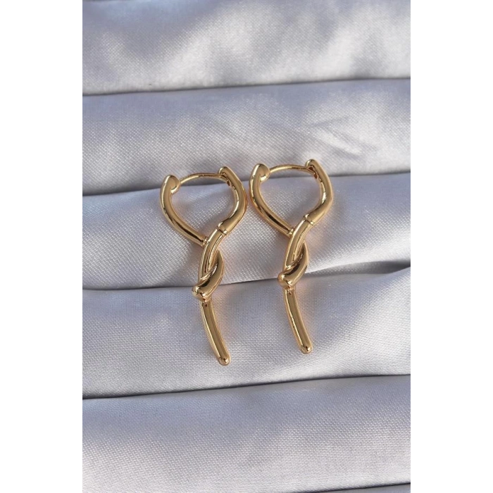 Pirinç Gold Renk Sarmal Çubuk Tasarımlı Uzun Küpe