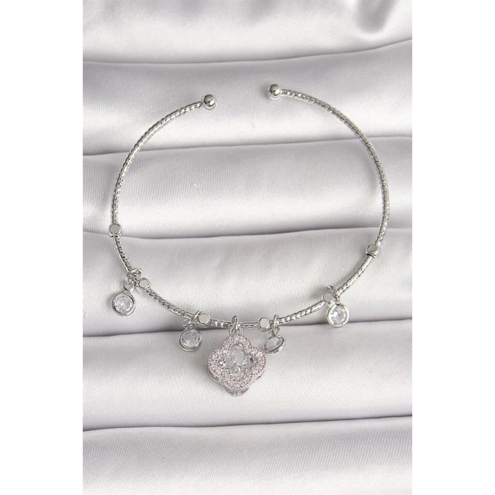 Pirinç Gümüş Renk Sallantı Zirkon Taşlı Yonca Figür Charm Kadın Bileklik