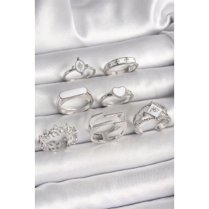 Pirinç Gümüş Renk Beyaz Mineli Kalp Çiçek Detay Kadın Yüzük Kombin