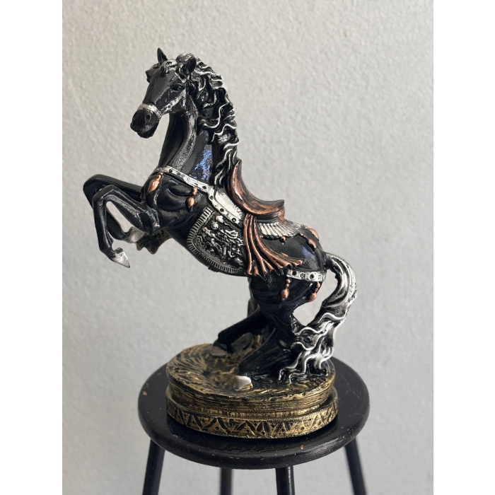 Dekoratif At Heykeli