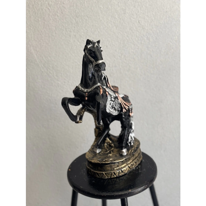 Dekoratif At Heykeli