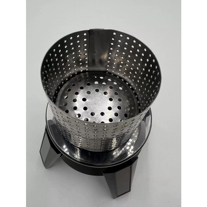 Metal cezve közlük