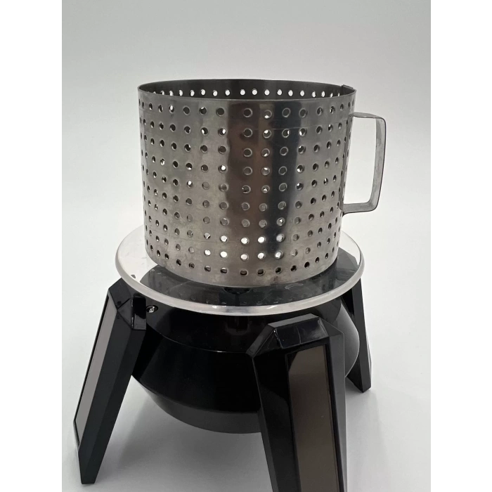 Metal cezve közlük