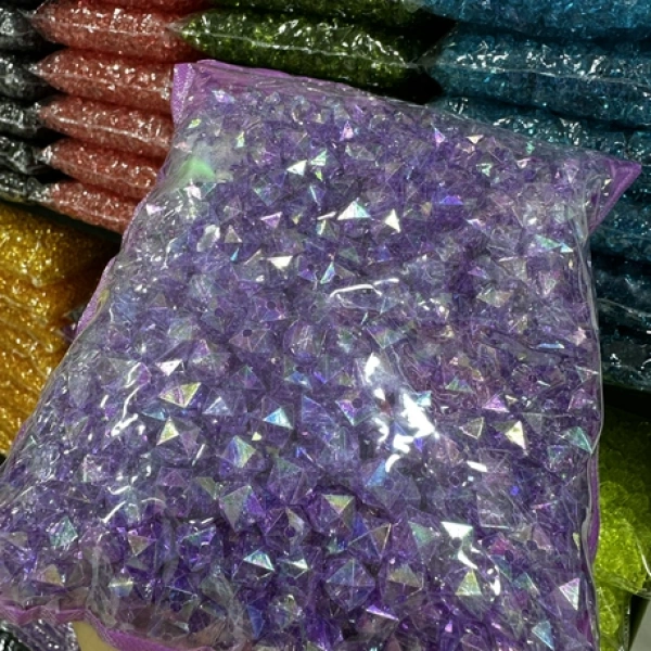 10 mm janjanlı küp çanta boncuğu (500 gr)