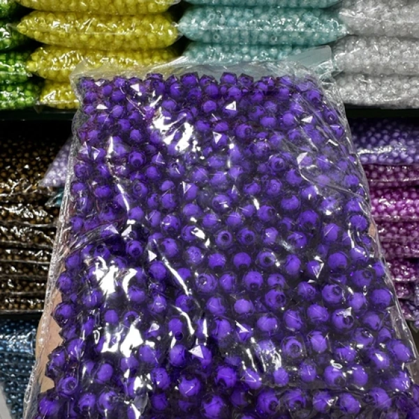 10 mm küp çanta boncuğu (500 gr)