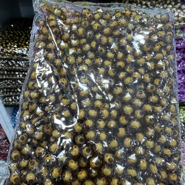 10 mm küp çanta boncuğu (500 gr)