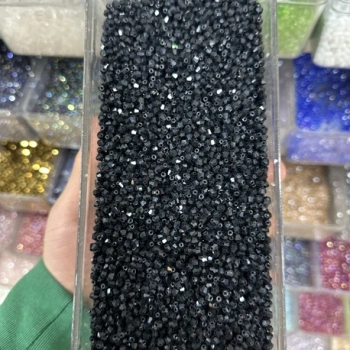 4 mm siyah piramit kristal ( 50 gram)