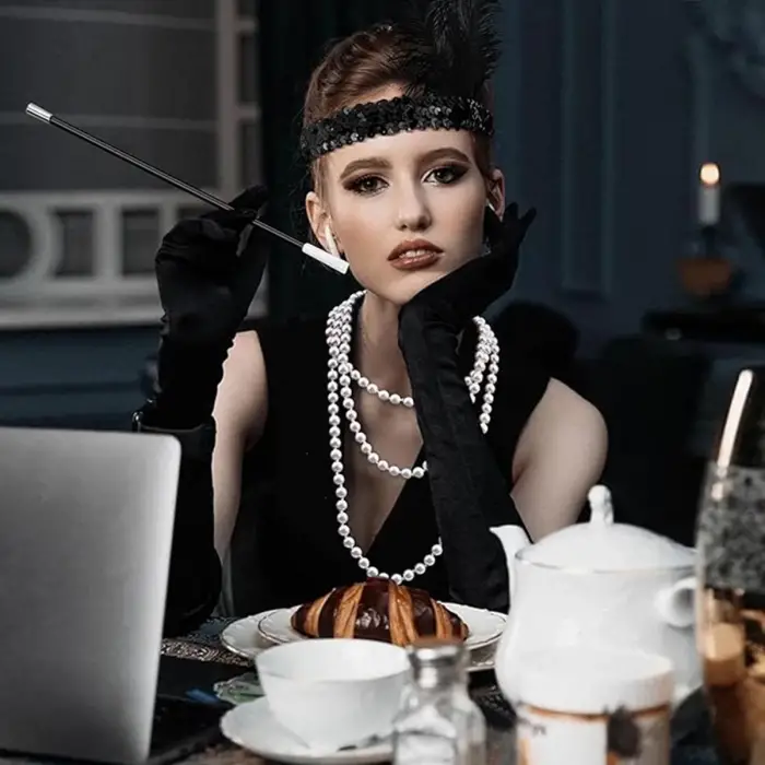 1920&#39;ler Gatsby Aksesuar Seti – Siyah Charleston Saç Bandı, Uzun Eldiven & Sigaralık