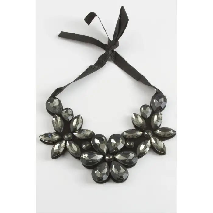 Çiçek Taşlı Yaka Kolye