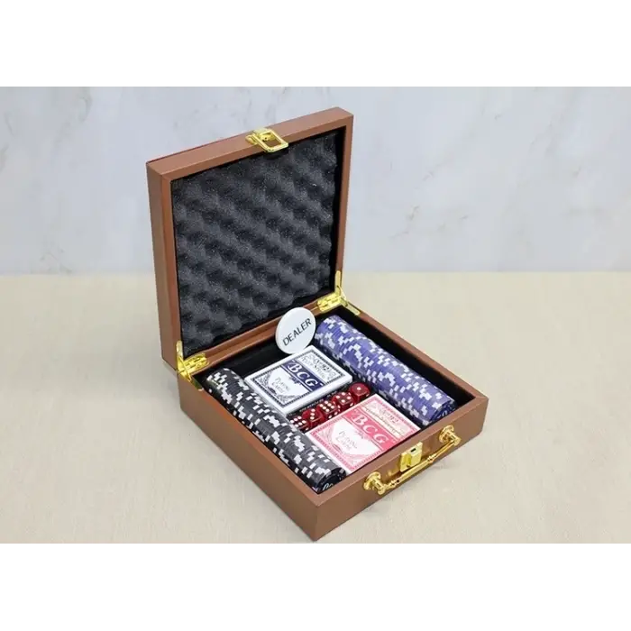 Deri Çantalı 100 Chip Ve 2 Adet İskambil Kağitına Sahip Poker Oyunu Alk4228