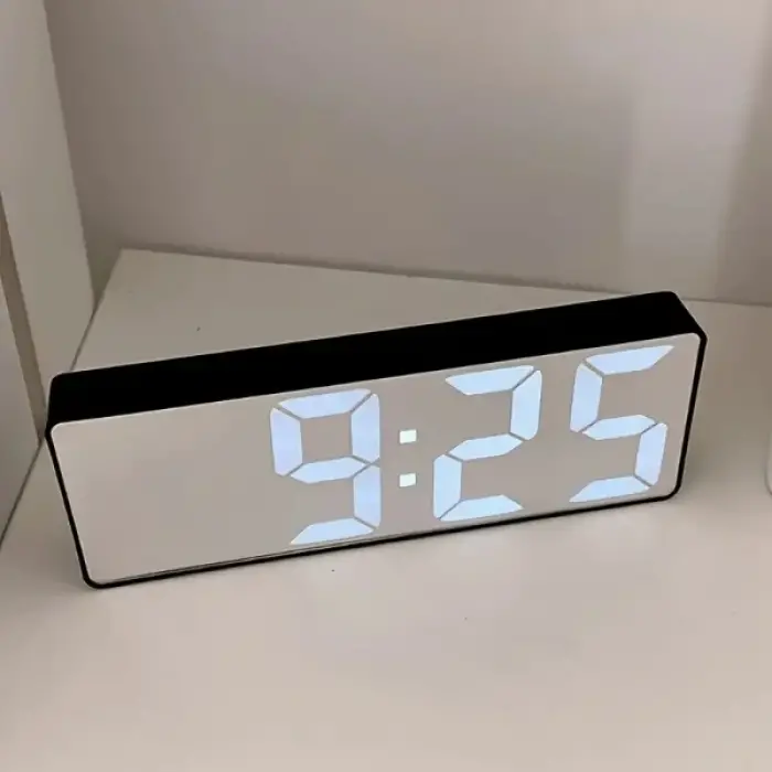 Dijital Sese Duyarlı Alarmlı Masa Saati