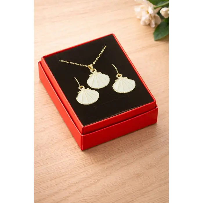 İstiridye Mineli Kutulu Kolye Set