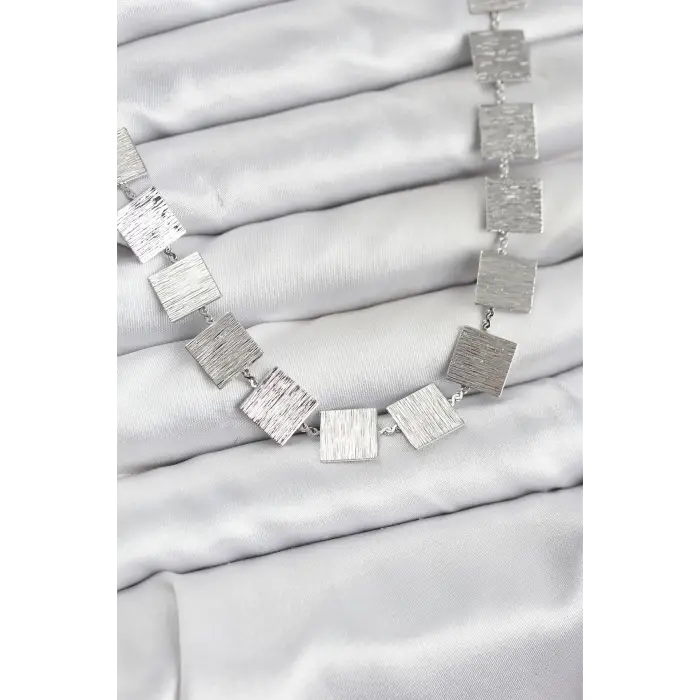 Kare Plaka Model Gümüş Renk Kadın Kolye